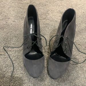 Nine West gray pumps size 9